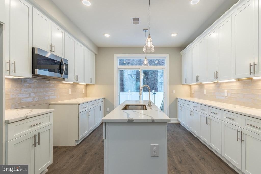 143 W Huntingdon Street - Photo 0