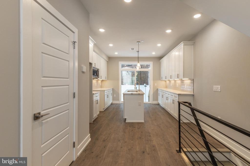 143 W Huntingdon Street - Photo 6