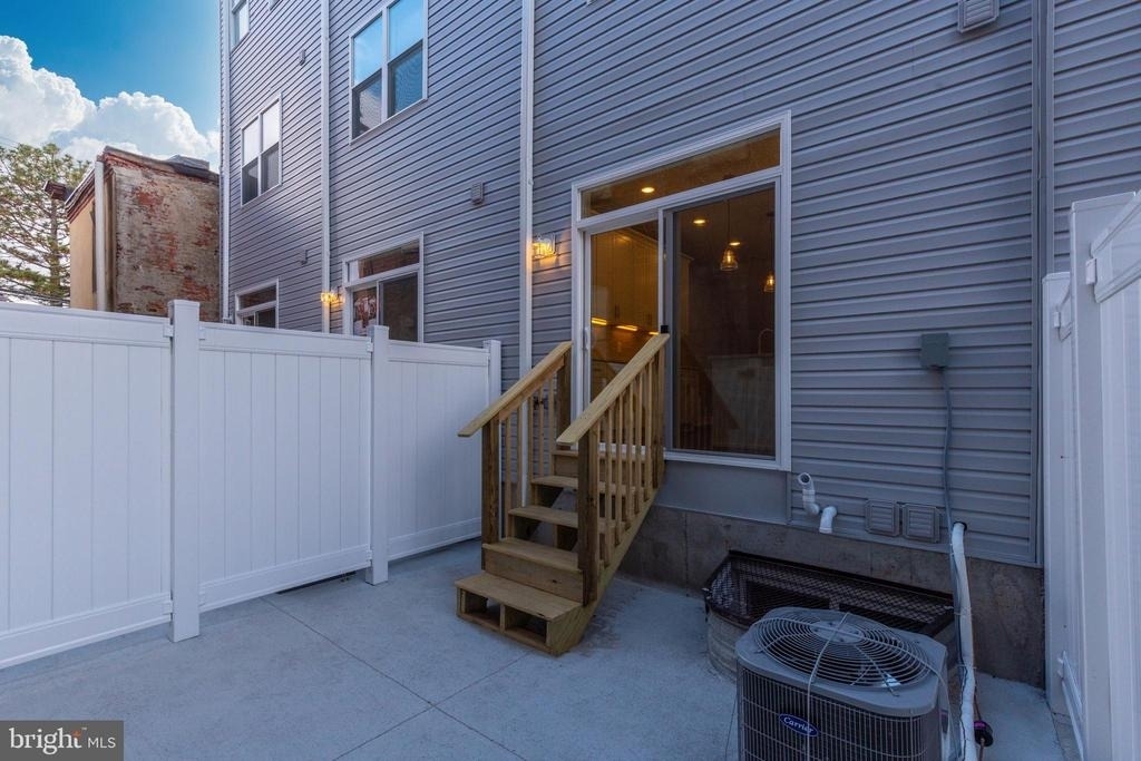 143 W Huntingdon Street - Photo 17