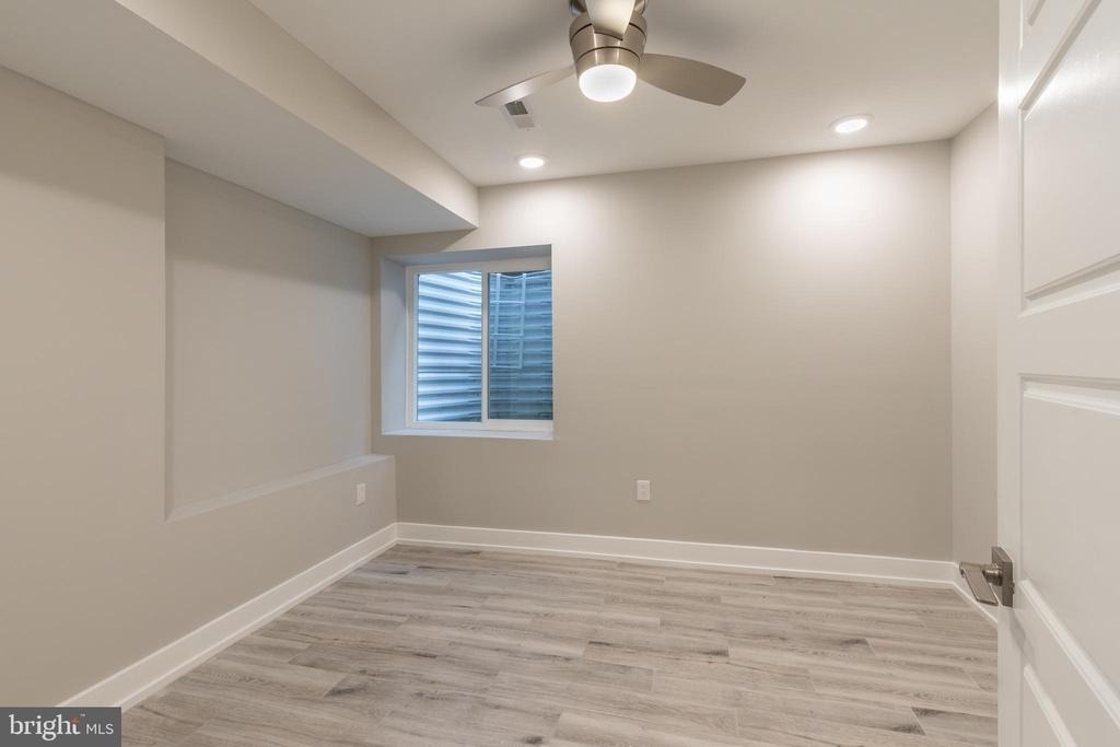 143 W Huntingdon Street - Photo 14
