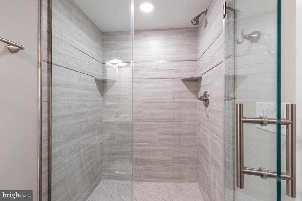 143 W Huntingdon Street - Photo 12