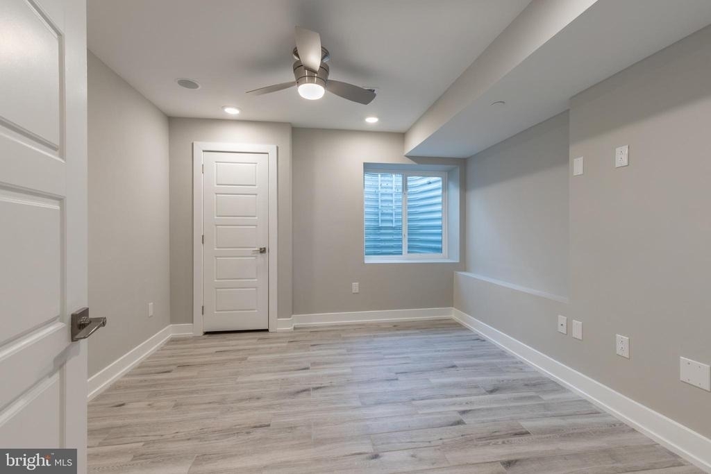 143 W Huntingdon Street - Photo 8