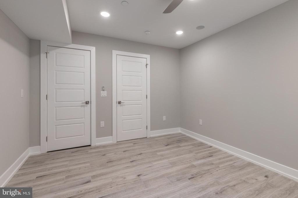 143 W Huntingdon Street - Photo 9