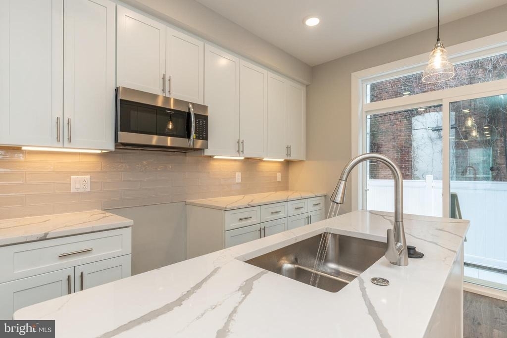 143 W Huntingdon Street - Photo 4