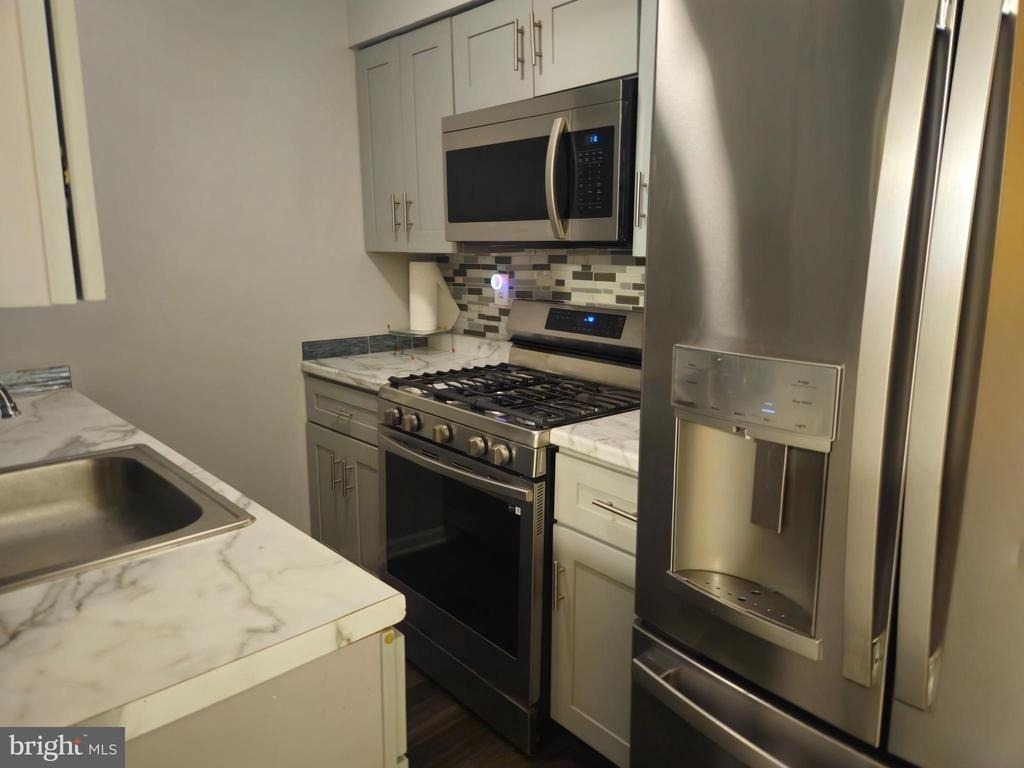 218 E Price Street - Photo 6