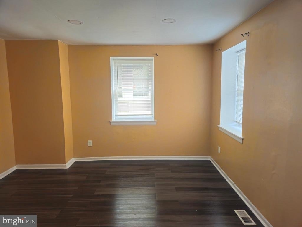 218 E Price Street - Photo 2