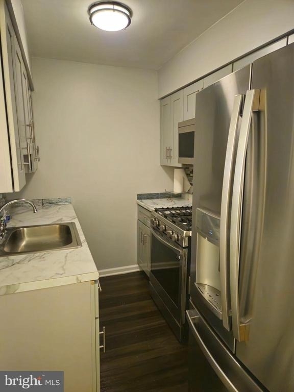 218 E Price Street - Photo 5