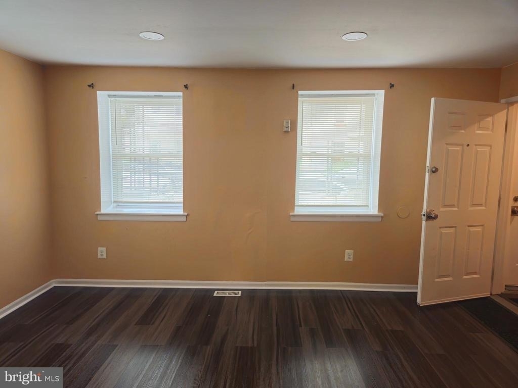 218 E Price Street - Photo 1
