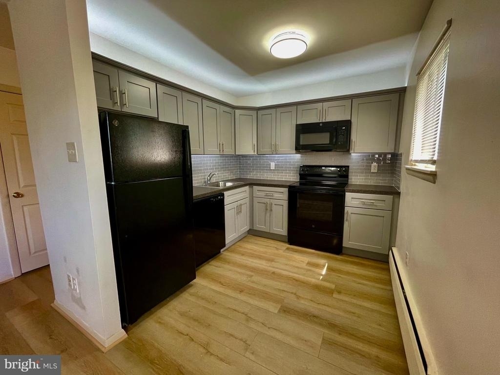 137 W Fifth Avenue - Photo 0