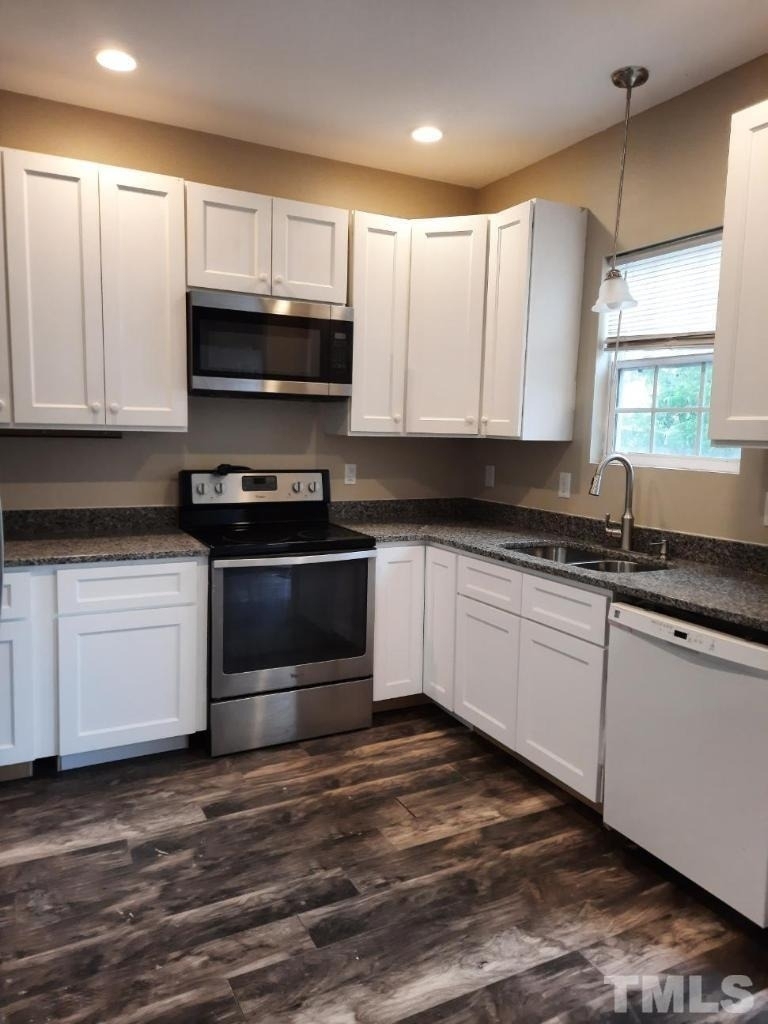 407 East End Avenue - Photo 1