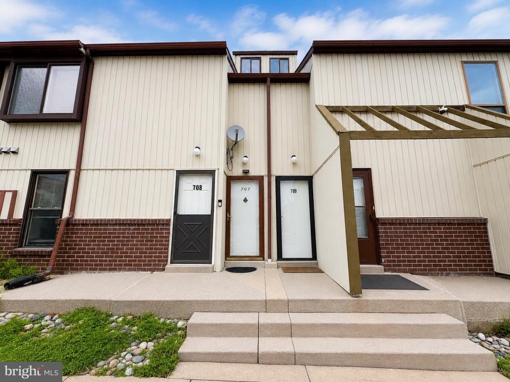 1825 Bridgetown Pike - Photo 0