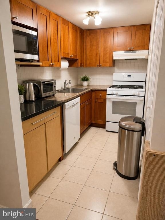 1825 Bridgetown Pike - Photo 1