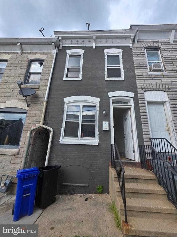 1121 Douglass Street - Photo 0