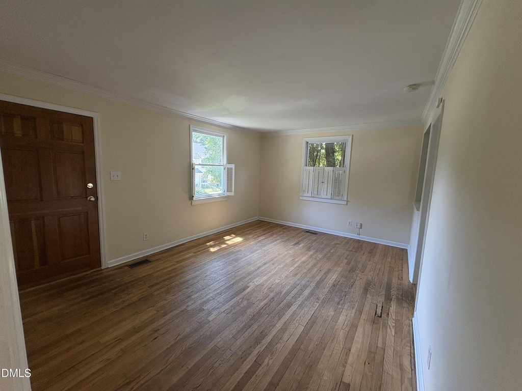 727 New Road - Photo 2