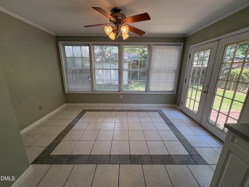 727 New Road - Photo 4