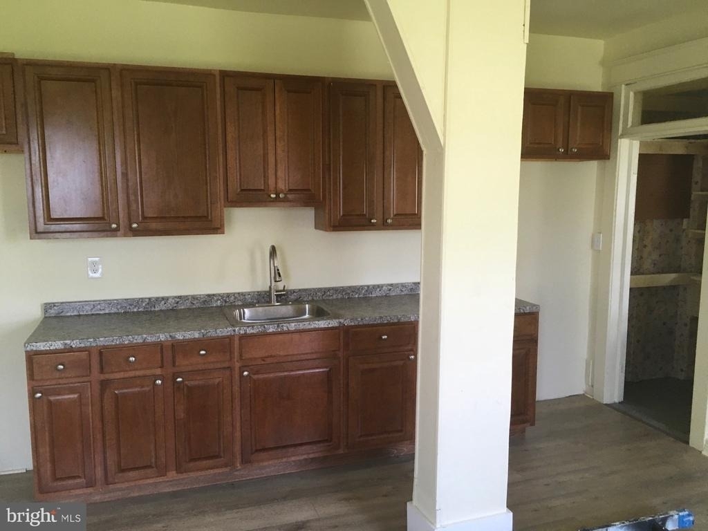 244 Mulberry Street - Photo 3