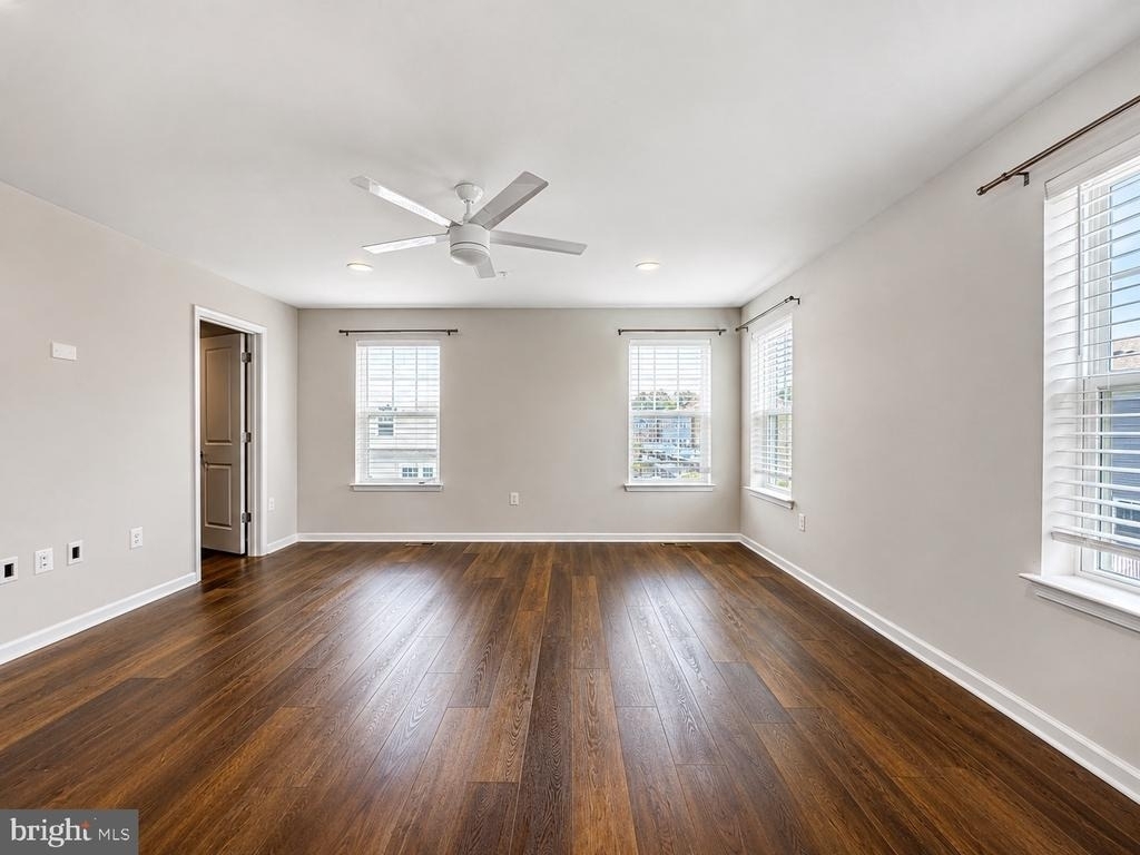 10552 Neil Armstrong Way - Photo 4