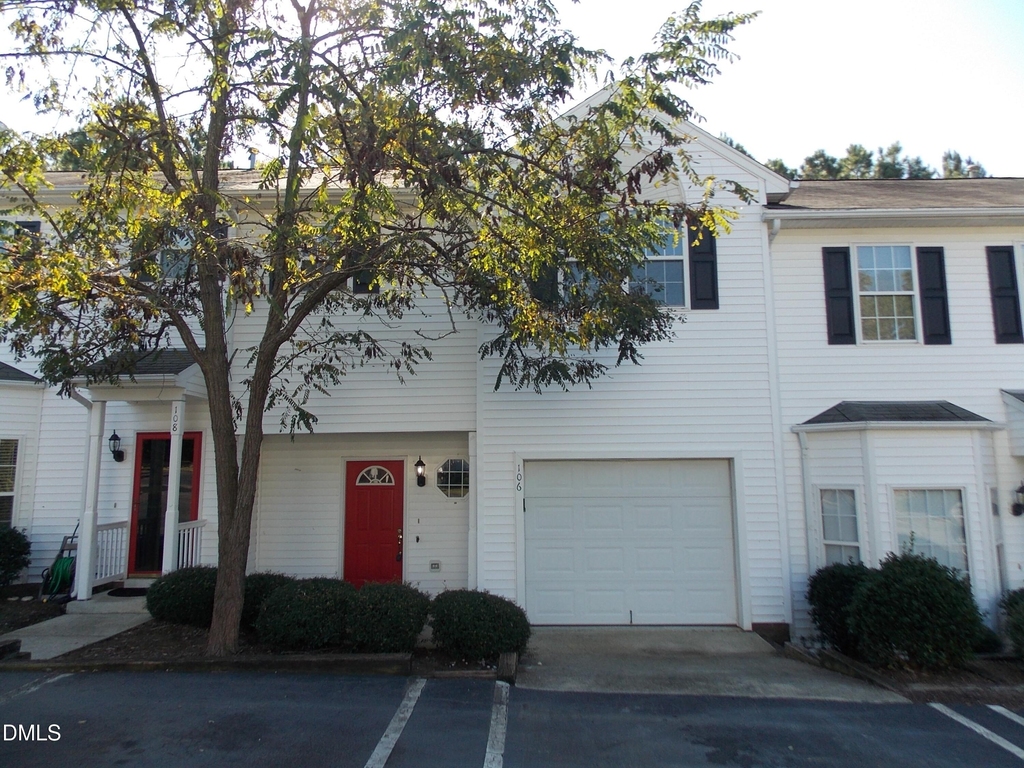 106 Pointe Crest Court - Photo 0
