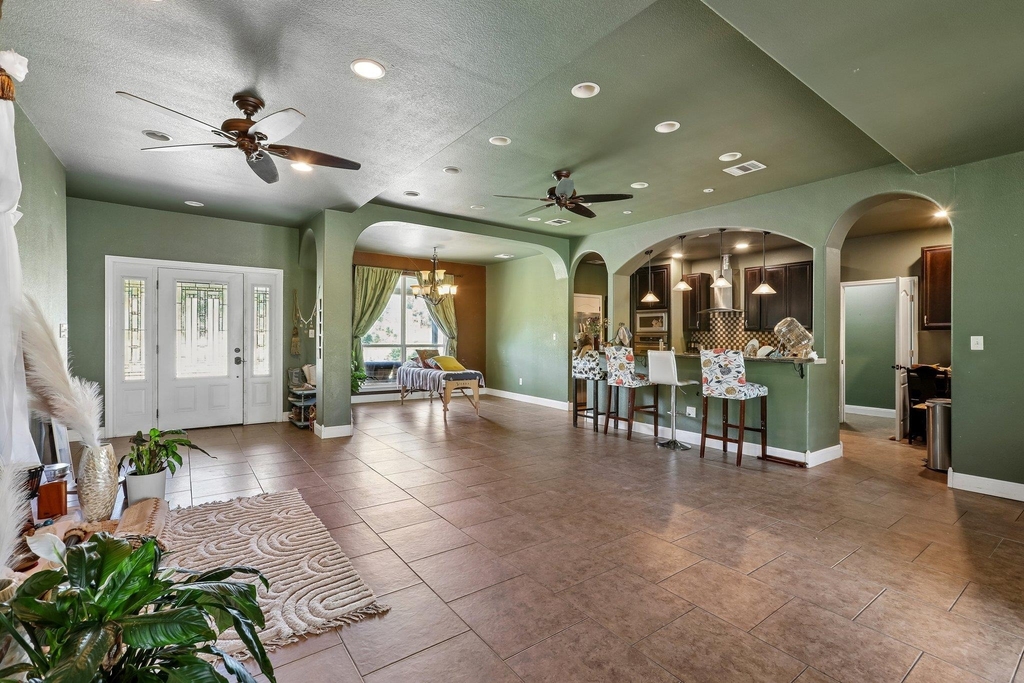 286 Simpson Ave - Photo 3