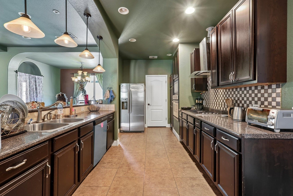 286 Simpson Ave - Photo 8