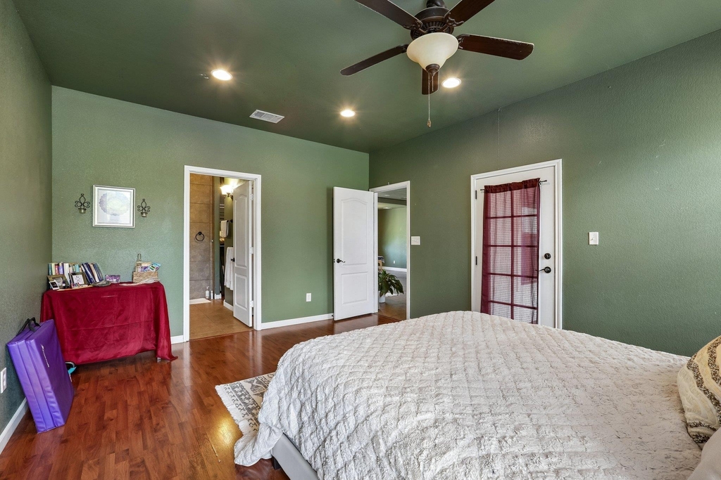 286 Simpson Ave - Photo 11