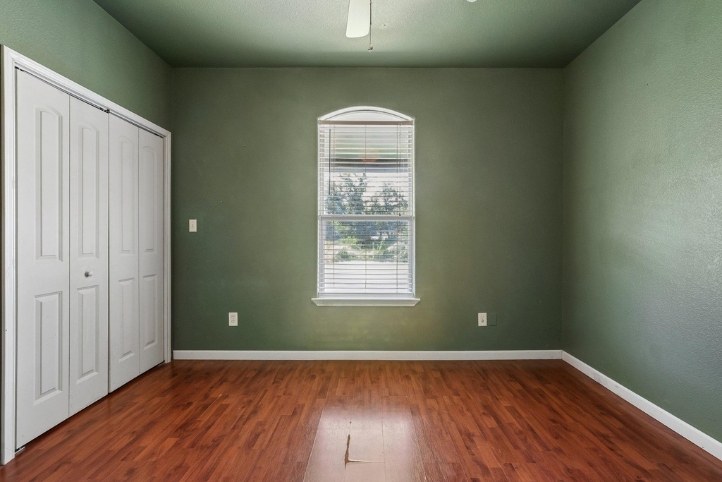 286 Simpson Ave - Photo 15