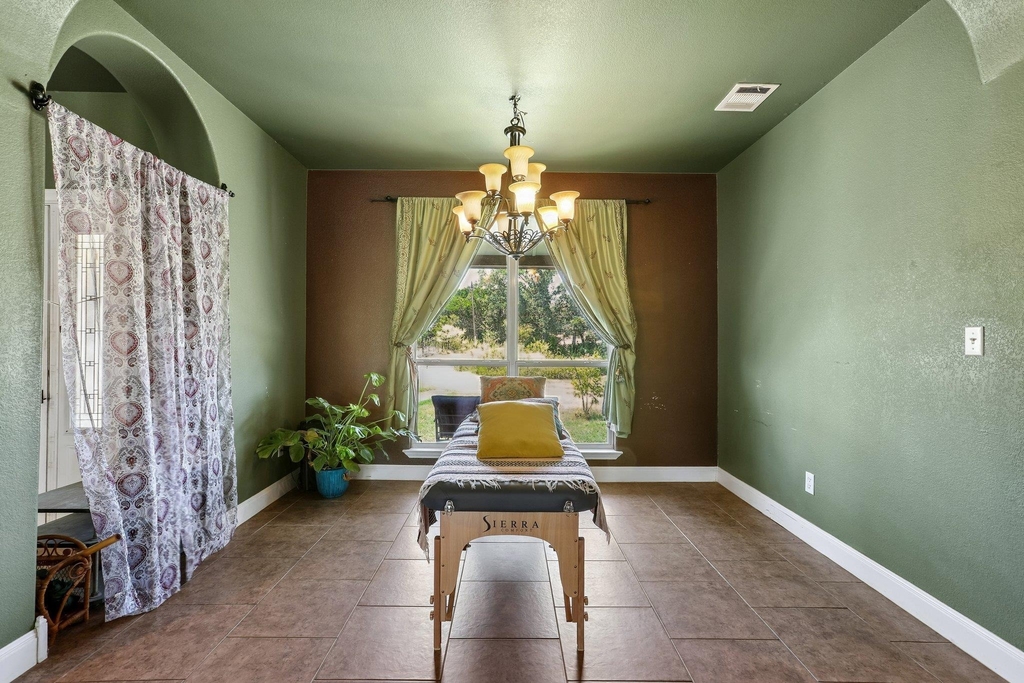 286 Simpson Ave - Photo 4