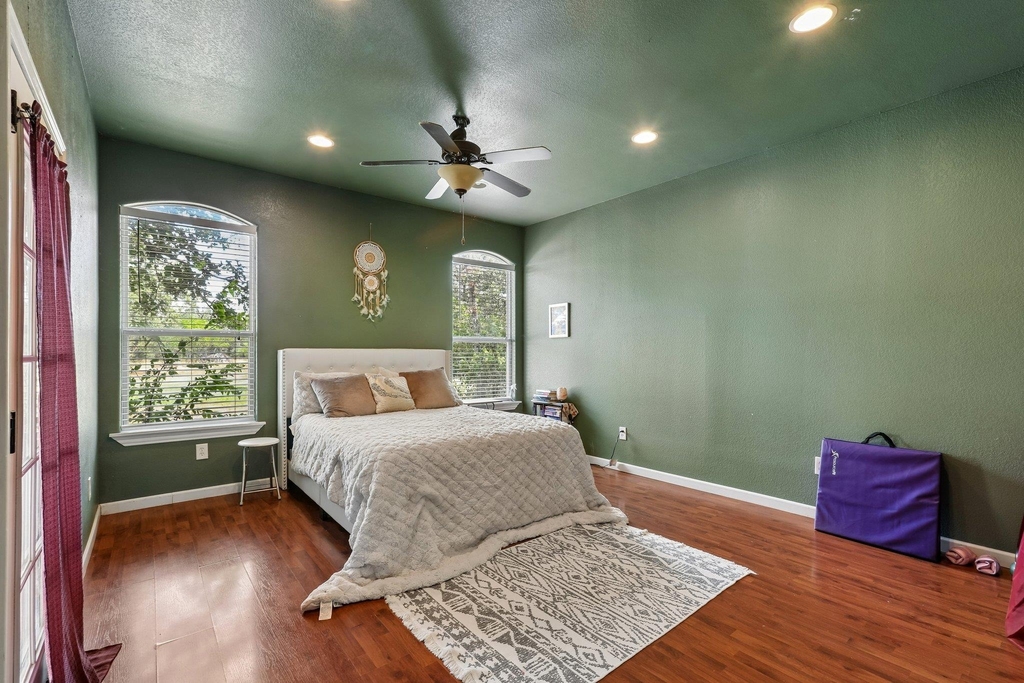 286 Simpson Ave - Photo 10