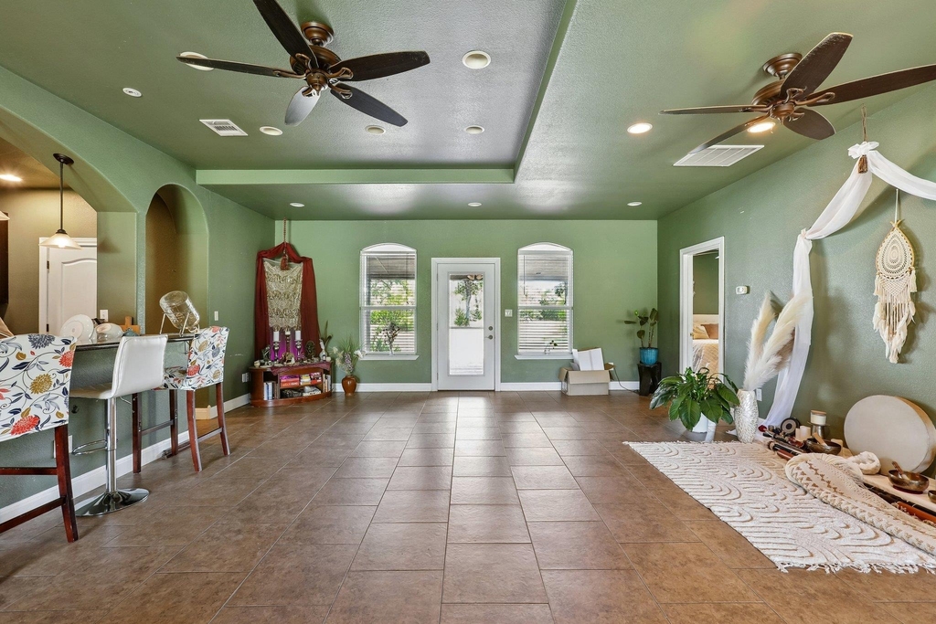 286 Simpson Ave - Photo 5