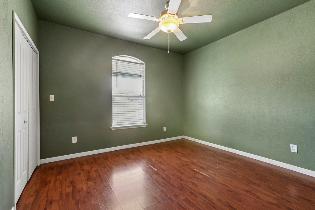 286 Simpson Ave - Photo 14