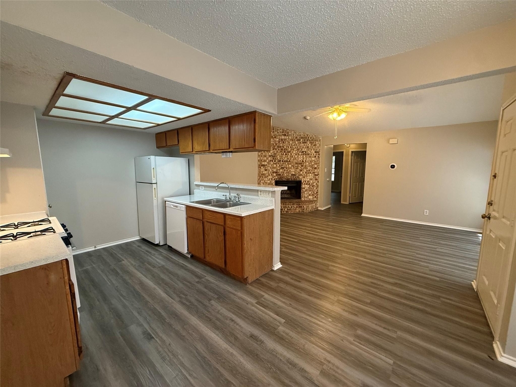 9313 Kempler Dr - Photo 2