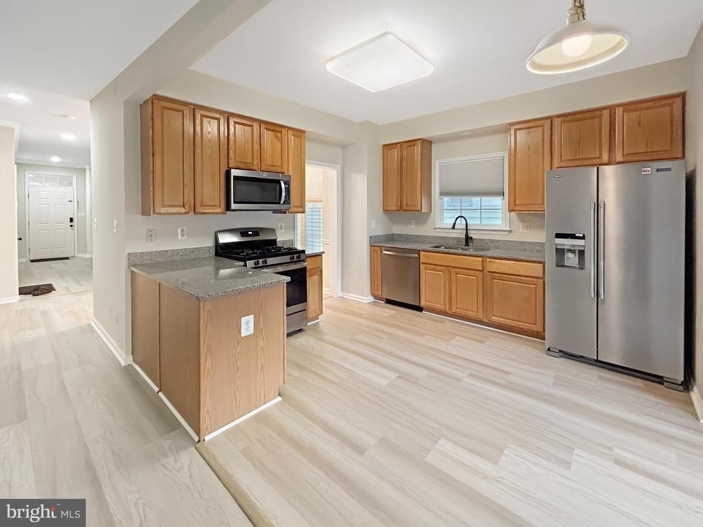813 Summer Walk Drive - Photo 2
