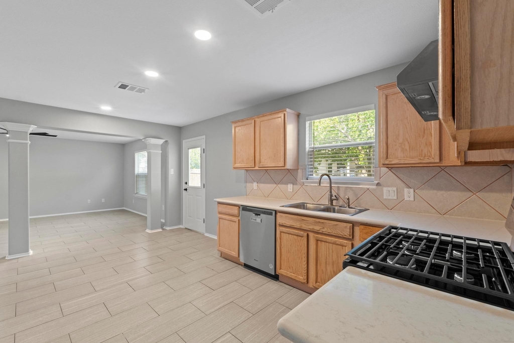 12708 Collindale Cv - Photo 8