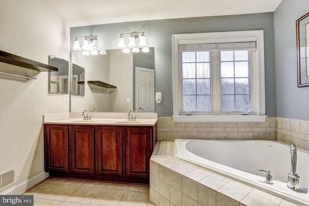 8496 Pamela Way - Photo 9