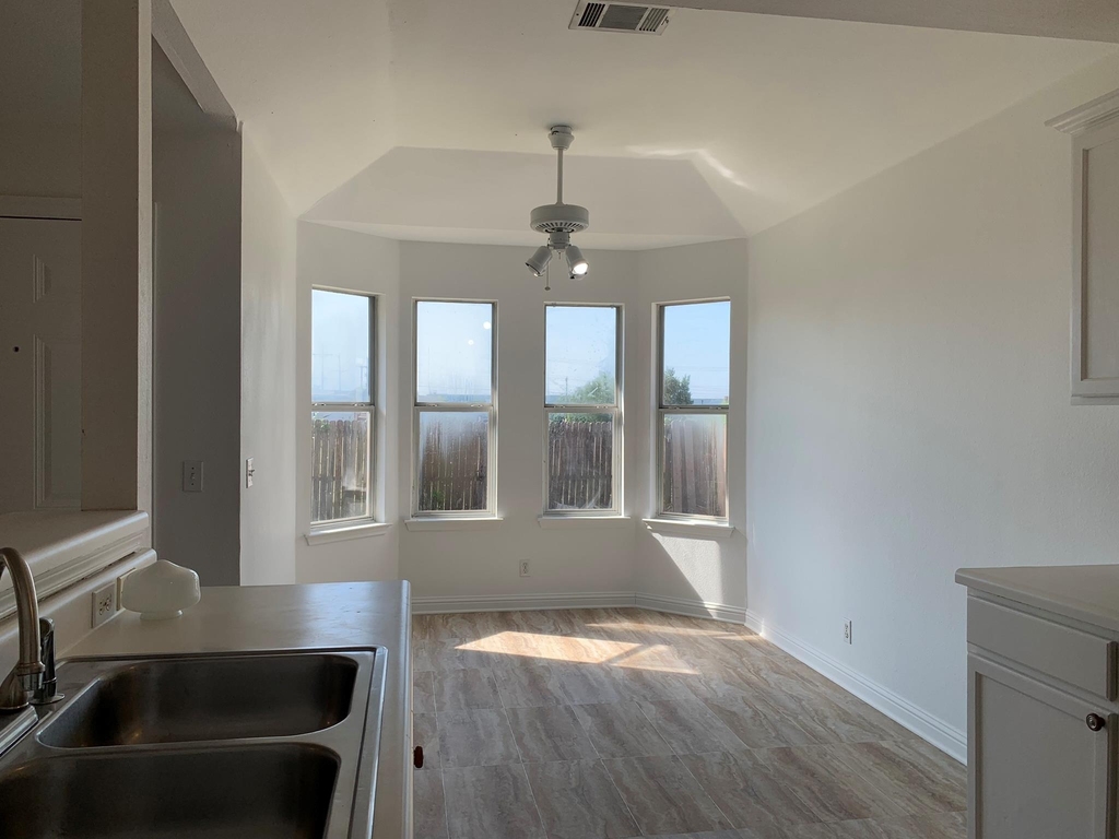 210 Evergreen Cir - Photo 6