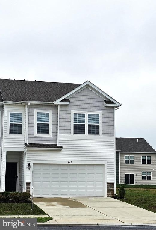 717 Pickerel Place - Photo 0