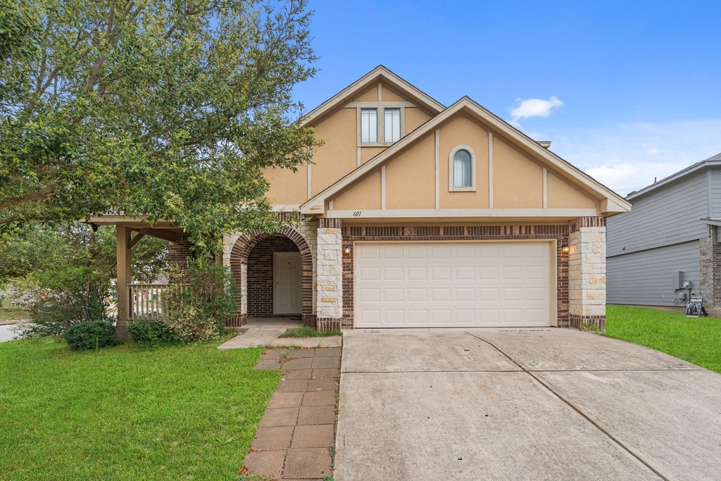601 Silver Wing Ct - Photo 0