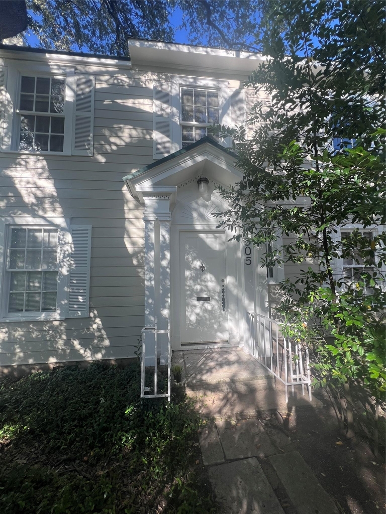 305 Moore Blvd - Photo 2