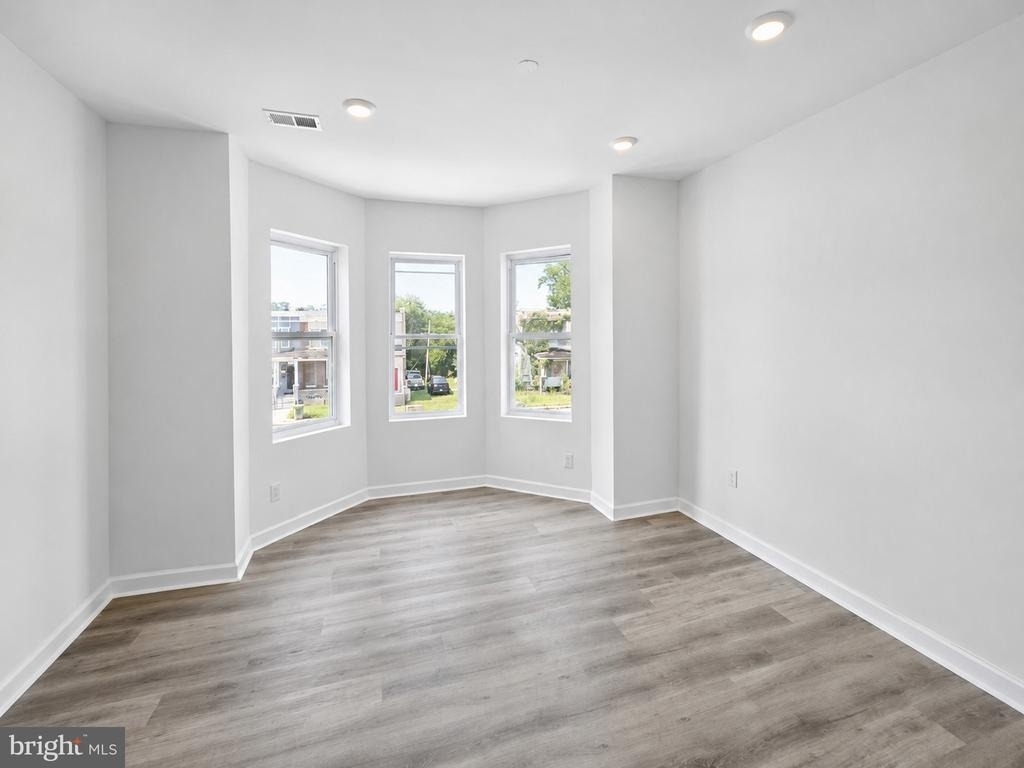 4031 Park Heights Avenue - Photo 5