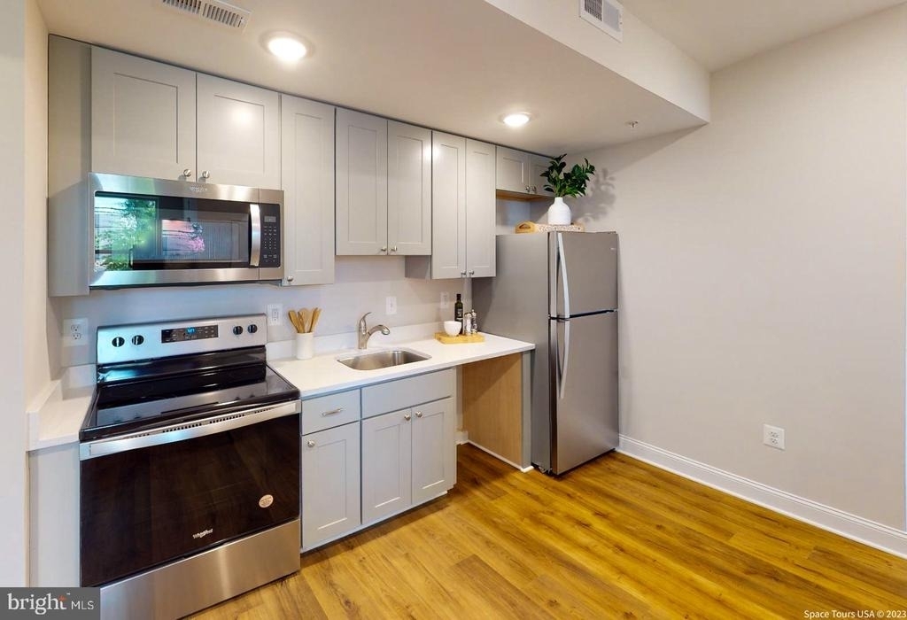 220 Hamilton Street Nw - Photo 1