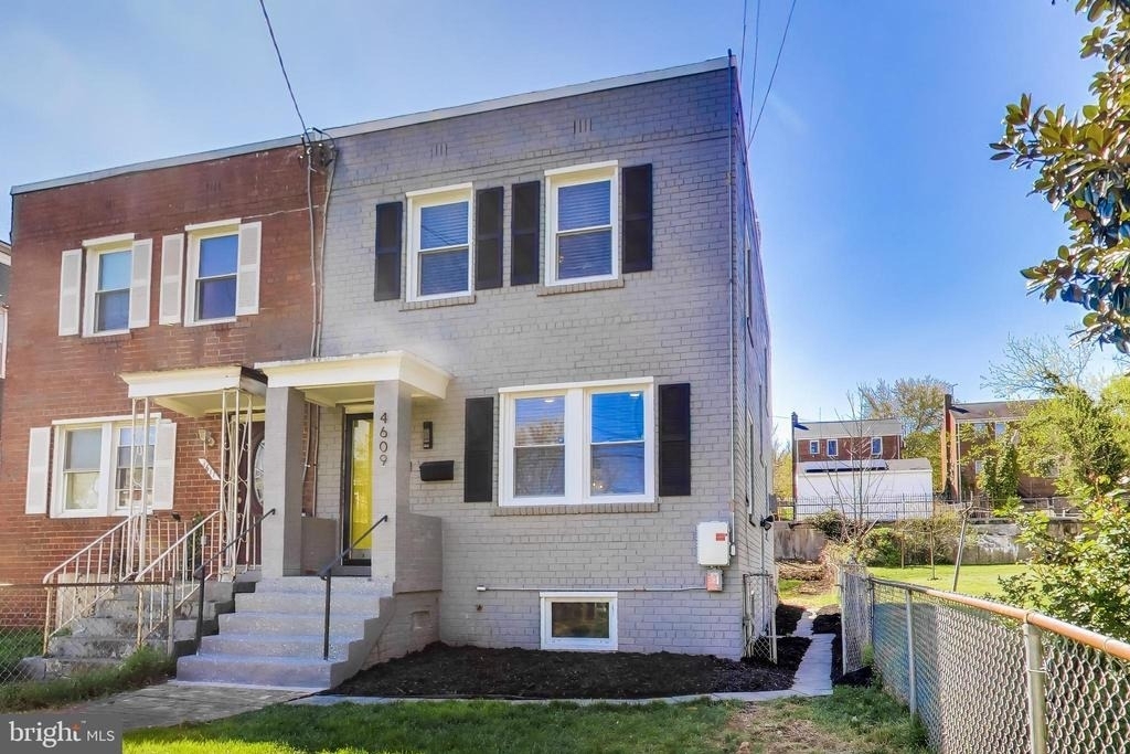 4609 Hillside Road Se - Photo 1