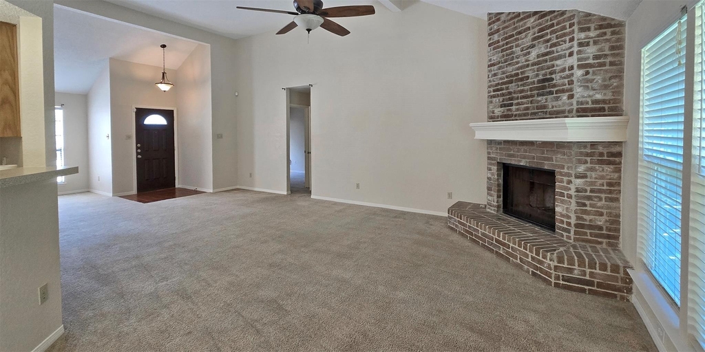 2124 Surrender Ave - Photo 3