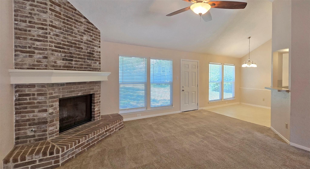 2124 Surrender Ave - Photo 2