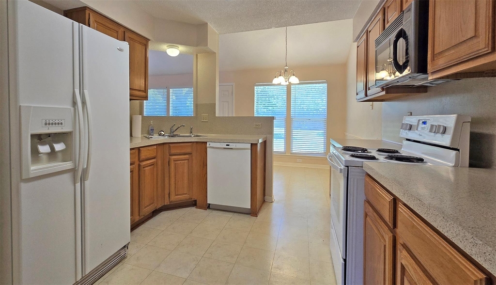2124 Surrender Ave - Photo 7