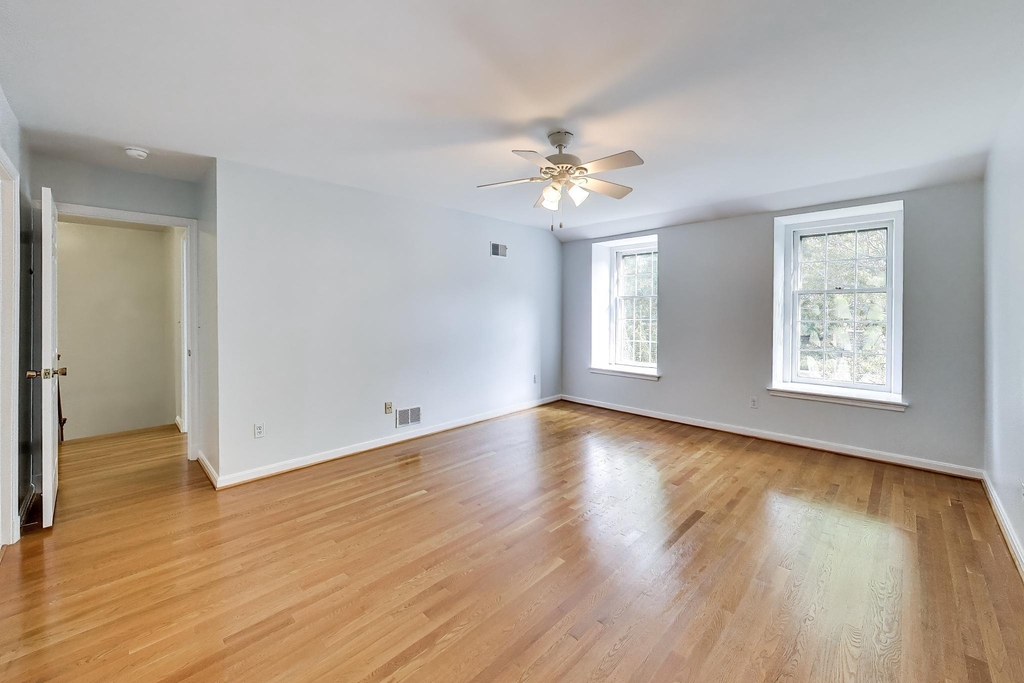 4736 Massachusetts Avenue Nw - Photo 17
