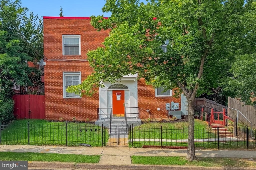 2816 Hartford Street Se - Photo 0