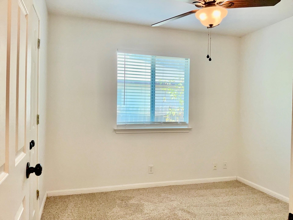 706 Stewart Dr - Photo 13