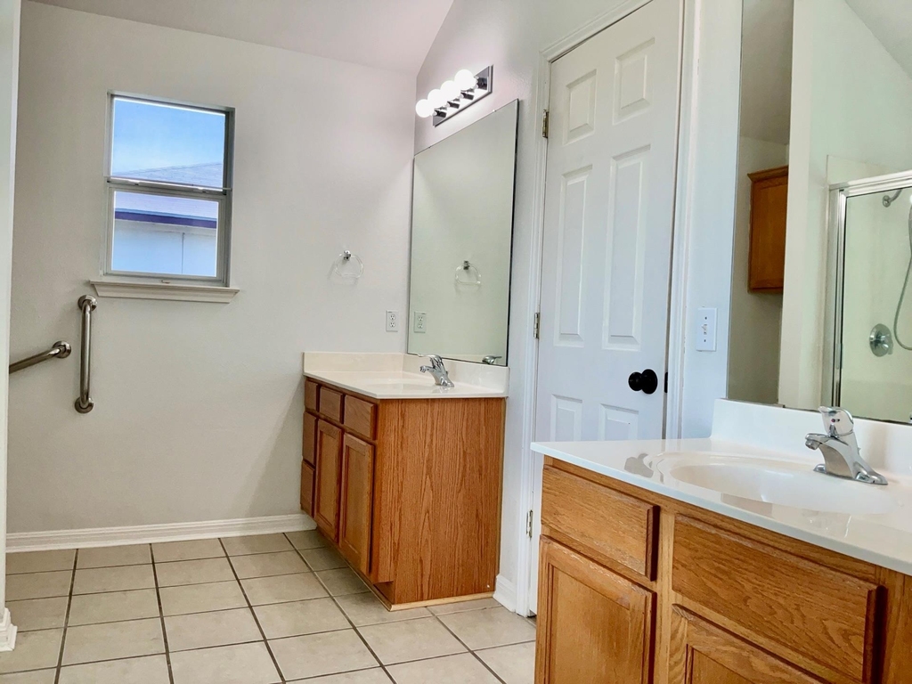 706 Stewart Dr - Photo 11