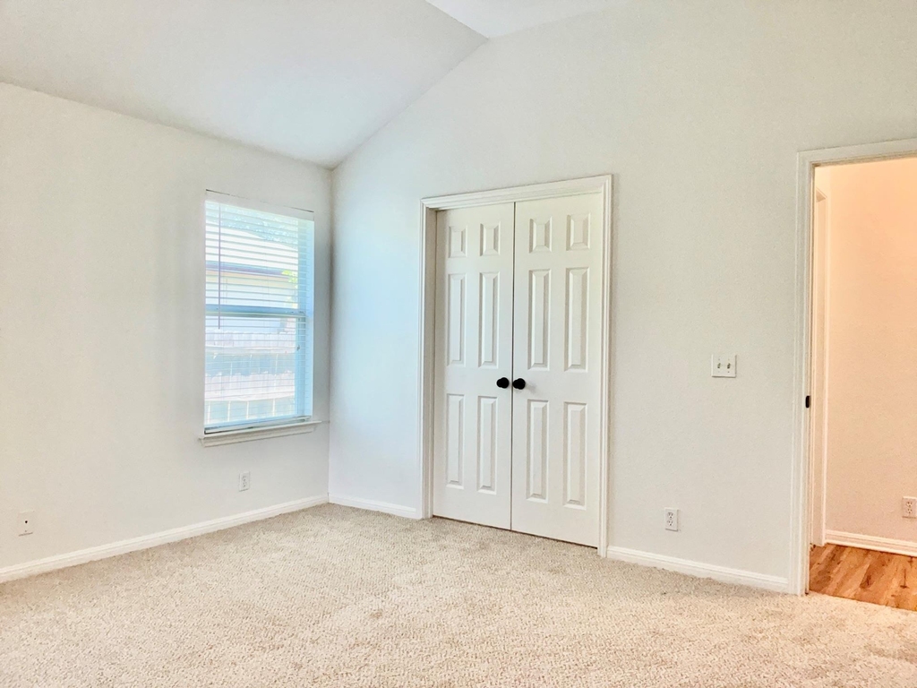 706 Stewart Dr - Photo 10
