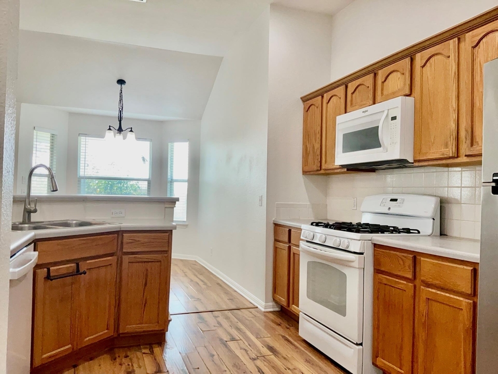 706 Stewart Dr - Photo 5